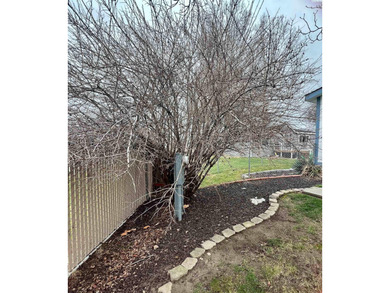 MLS# 289507 Welcome home to this beautifully maintained 1991