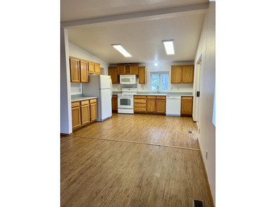 MLS# 289507 Welcome home to this beautifully maintained 1991