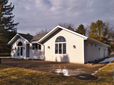 Lake Sherwood Home For Sale in Nekoosa Wisconsin