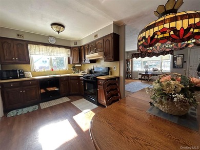 Beautifully maintained custom built expanded ranch with 2 car - photo 11