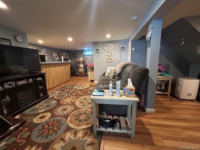 Beautifully maintained custom built expanded ranch with 2 car - photo 20