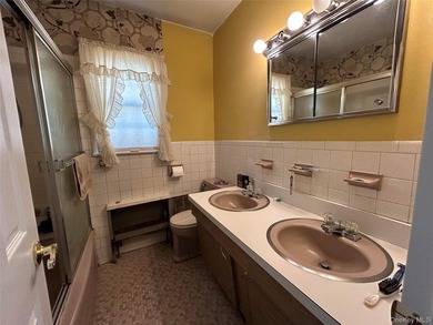 Beautifully maintained custom built expanded ranch with 2 car - photo 27