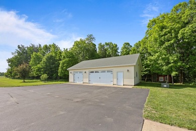 Private 10-acre country property featuring a 4 bed, 4 bath home - photo 35