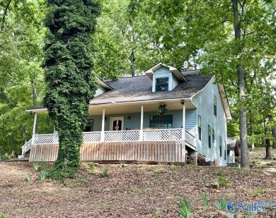 Lake Home For Sale in Guntersville, Alabama