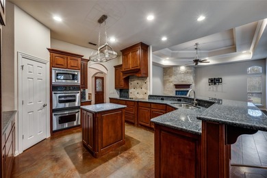 Custom, one-story, 5 bed, 3bath home on an acre of wooded land - photo 12