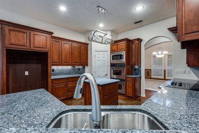 Custom, one-story, 5 bed, 3bath home on an acre of wooded land - photo 14