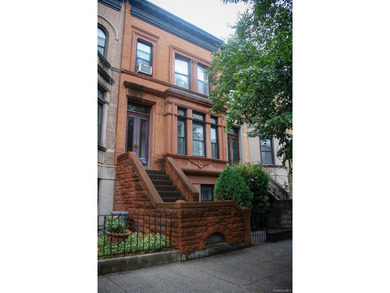 Welcome to this charming attached single-family, three-story - photo 1