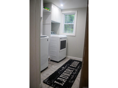 Welcome to this charming attached single-family, three-story - photo 9
