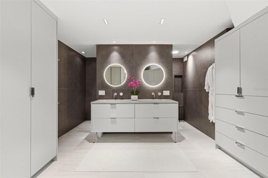 A boater's dream, elevated by exceptional interior design - photo 3