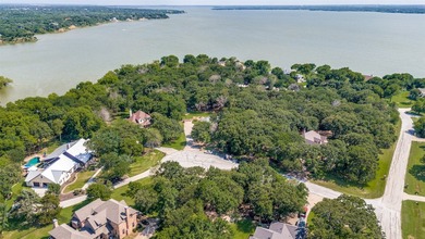 Custom, one-story, 5 bed, 3bath home on an acre of wooded land - photo 34
