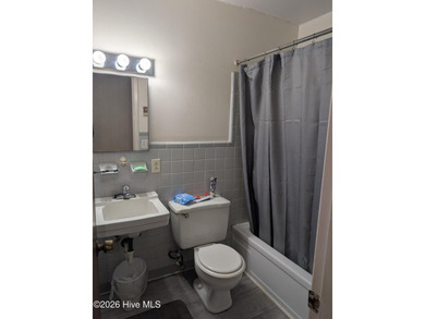 This 3bdr 2 full bath home is centrally located in Wilmington - photo 11