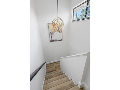 New roof 2026! Beautifully updated 1-bedroom, 1.5-bath townhouse - photo 17