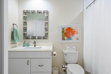 New roof 2026! Beautifully updated 1-bedroom, 1.5-bath townhouse - photo 21