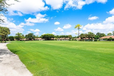 New roof 2026! Beautifully updated 1-bedroom, 1.5-bath townhouse - photo 27