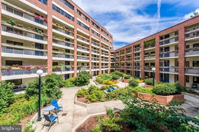 ****JUST LISTED*** FABULOUS 1 BEDROOM AND 1 FULL BATHROOM WITH 1 - photo 36