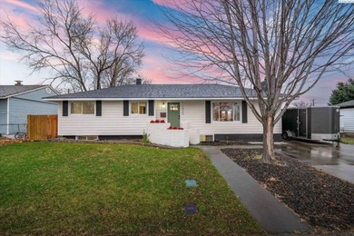 Lake Home For Sale in Richland, Washington