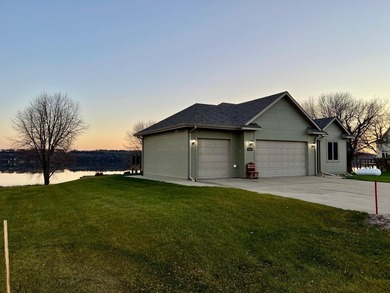 This beautiful Big Stone Lake home offers 120 feet of pristine - photo 1