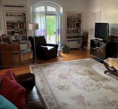5000 Sqft lot, Unique French Provincial design, lofty first - photo 2