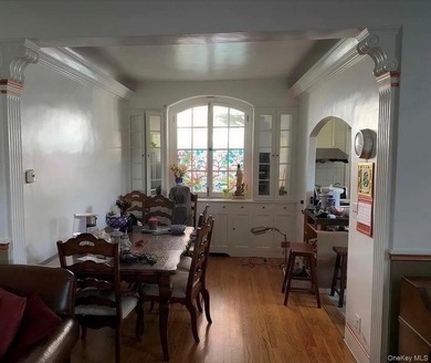 5000 Sqft lot, Unique French Provincial design, lofty first - photo 4