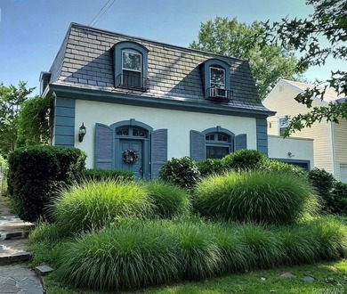 5000 Sqft lot, Unique French Provincial design, lofty first - photo 5