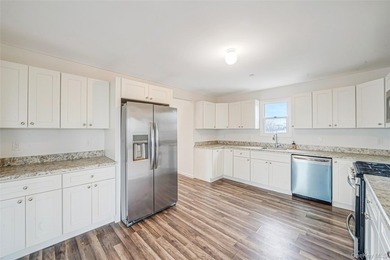 Waterfront Luxury Living | East Patchogue Welcome to an - photo 21
