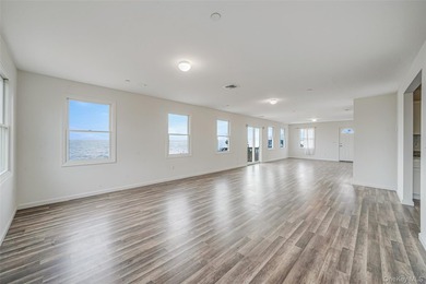 Waterfront Luxury Living | East Patchogue Welcome to an - photo 22