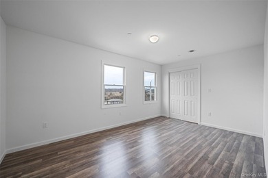 Waterfront Luxury Living | East Patchogue Welcome to an - photo 28