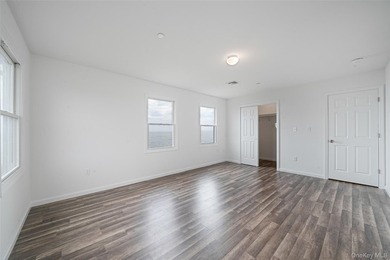 Waterfront Luxury Living | East Patchogue Welcome to an - photo 32