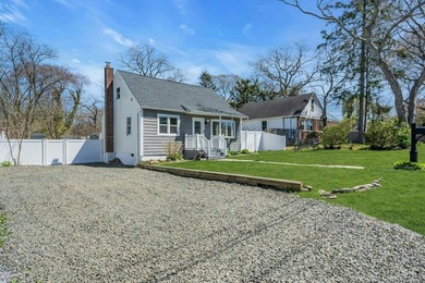 Move Right in to this beautifully updated home, must see! - photo 1