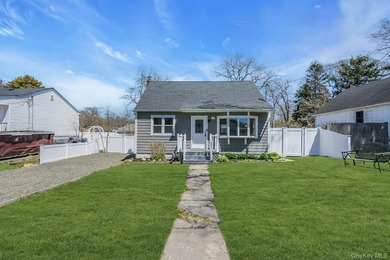 Move Right in to this beautifully updated home, must see! - photo 2