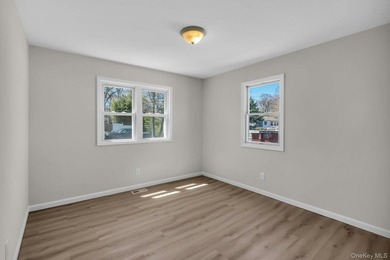 Move Right in to this beautifully updated home, must see! - photo 9