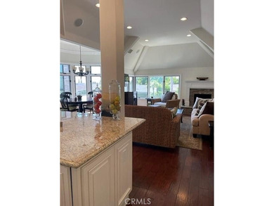 Elegant European style Custom upfront home Understated elegance - photo 15
