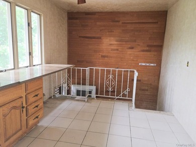 Spacious Hi-Ranch offering 4 bedrooms, 3 full baths, a bright - photo 21
