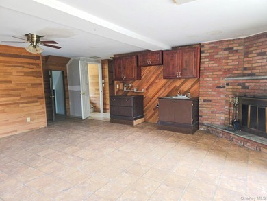 Spacious Hi-Ranch offering 4 bedrooms, 3 full baths, a bright - photo 23