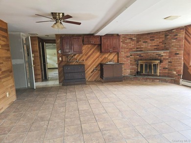 Spacious Hi-Ranch offering 4 bedrooms, 3 full baths, a bright - photo 24