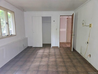 Spacious Hi-Ranch offering 4 bedrooms, 3 full baths, a bright - photo 27