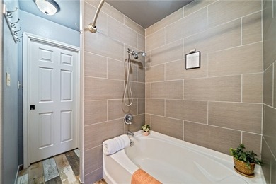 Perfect Island living! Spacious 3-bedroom, 2.5-bath townhome in - photo 20