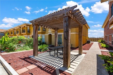 Perfect Island living! Spacious 3-bedroom, 2.5-bath townhome in - photo 31