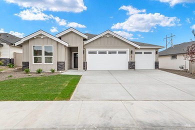 Thoughtfully designed single-level floor plan offers 3 bedrooms - photo 1