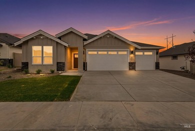 Thoughtfully designed single-level floor plan offers 3 bedrooms - photo 2