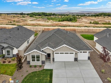 Thoughtfully designed single-level floor plan offers 3 bedrooms - photo 3