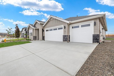 Thoughtfully designed single-level floor plan offers 3 bedrooms - photo 4