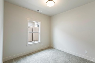 Thoughtfully designed single-level floor plan offers 3 bedrooms - photo 10