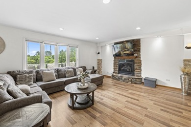 Luxury Living with Spectacular Golf Course Views! Welcome to - photo 17