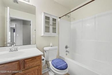 Adorable 3br/2ba home located in the Fairfield subdivision and - photo 18