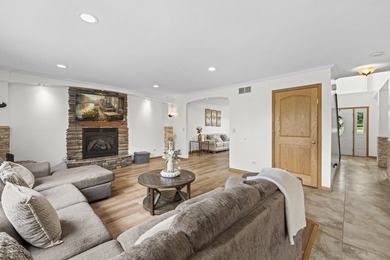 Luxury Living with Spectacular Golf Course Views! Welcome to - photo 18