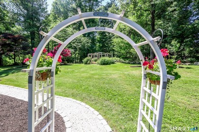 Turn Key 4 Bedroom,2.5 Bath Colonial privately set on 2 peaceful - photo 31