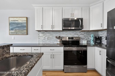 Introducing 12 Heron, a beautifully renovated 3-bedroom, 3-bath - photo 8