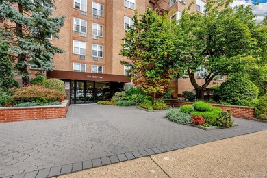 MOTIVATED SELLER! In the desirable area of Bay Terrace, this - photo 1