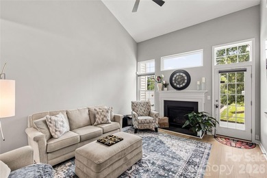 Welcome home to this stunning, move-in-ready townhome - photo 13